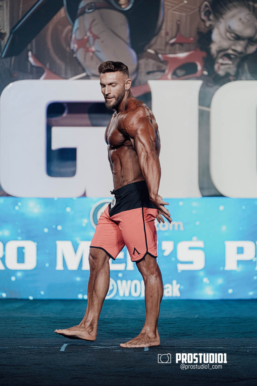 MEN’S PHYSIQUE. Photo & Video Production Studio #1