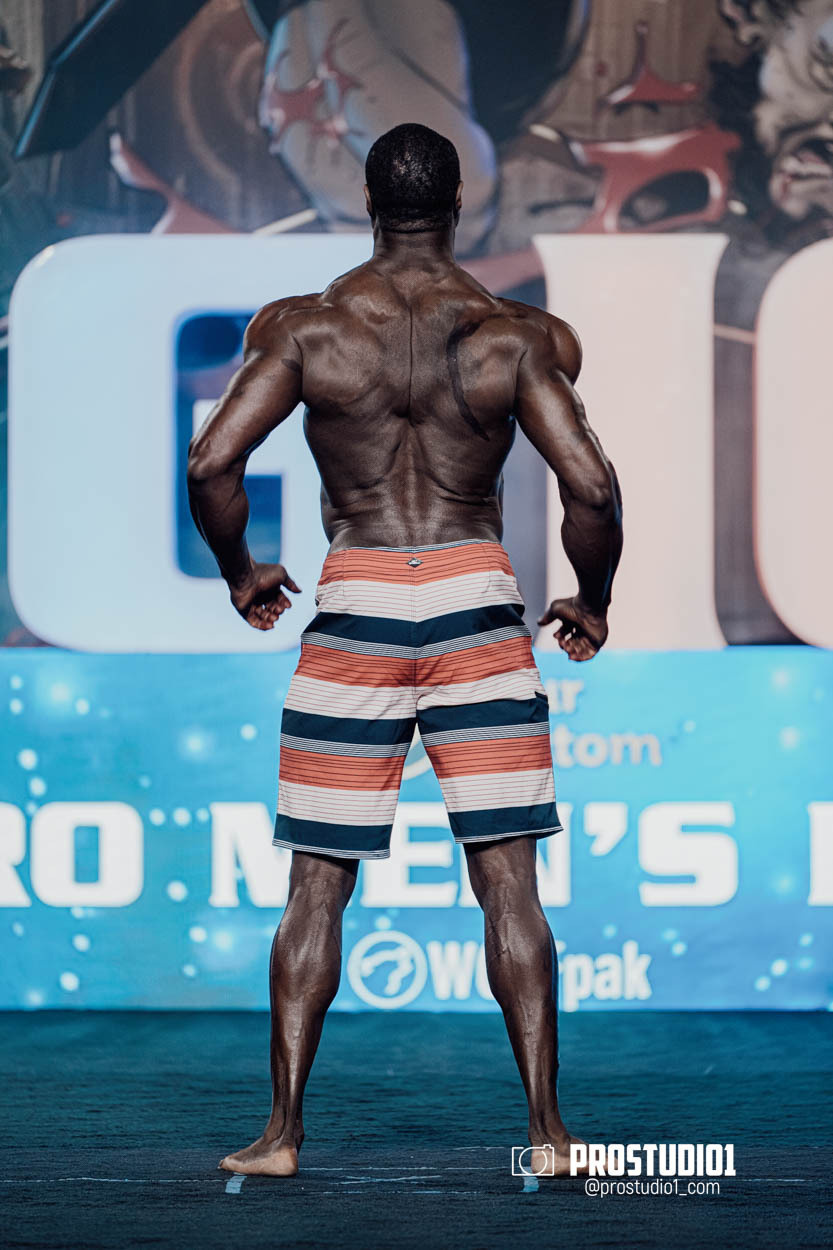 MEN’S PHYSIQUE. Photo & Video Production Studio #1