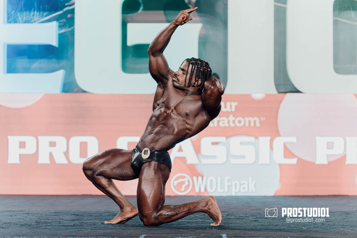 CLASSIC MEN’S PHYSIQUE. Photo & Video Production Studio #1