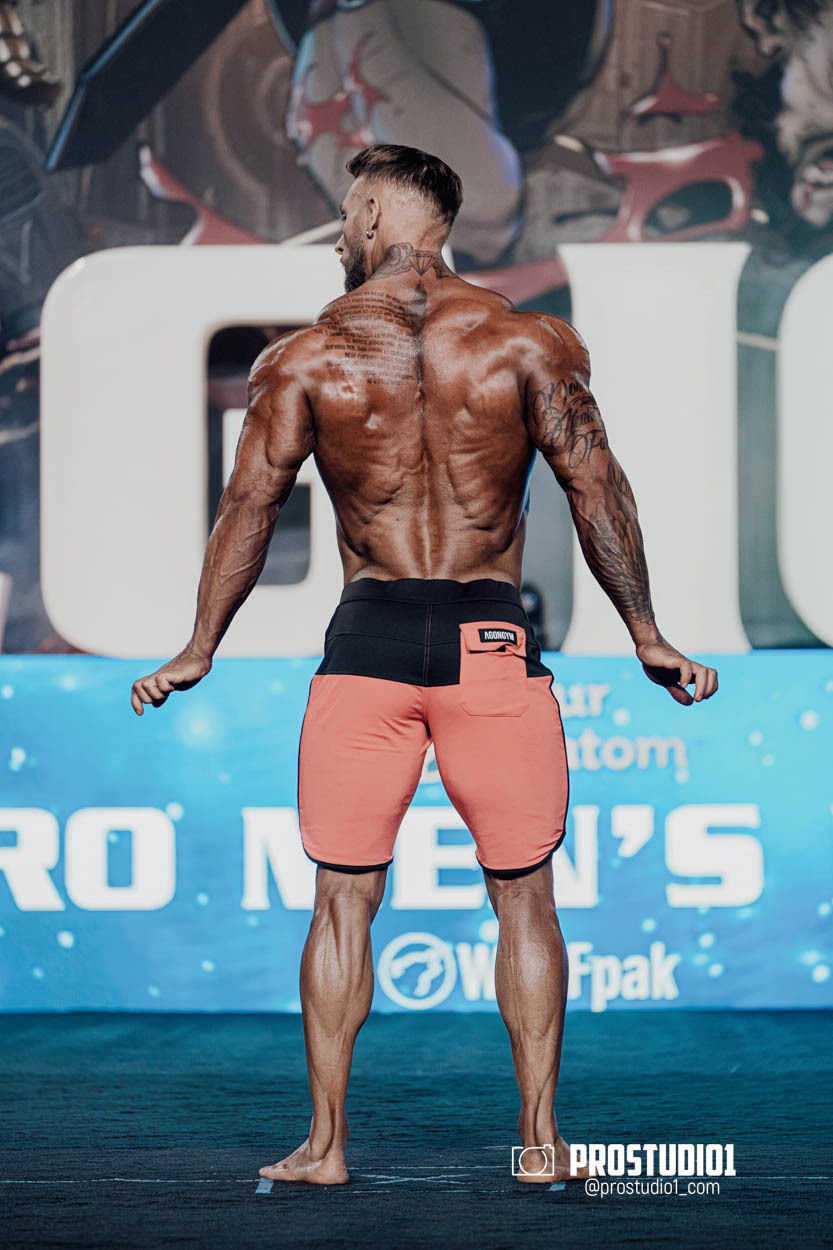 MEN’S PHYSIQUE. Photo & Video Production Studio #1