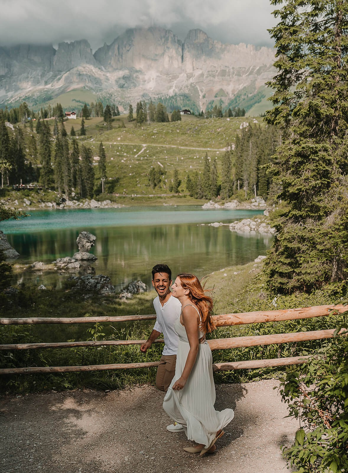 Sesión de Preboda en el Lago di Carezza, Dolomitas | El Velo Blanco. El Velo Blanco I Fotógrafos de Bodas
