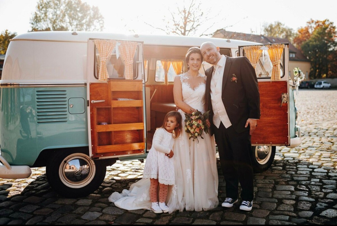 Rustikale Hochzeit mit dem Bulli Bus. Hochzeitsfotografie in Berlin Nataliia Schütze