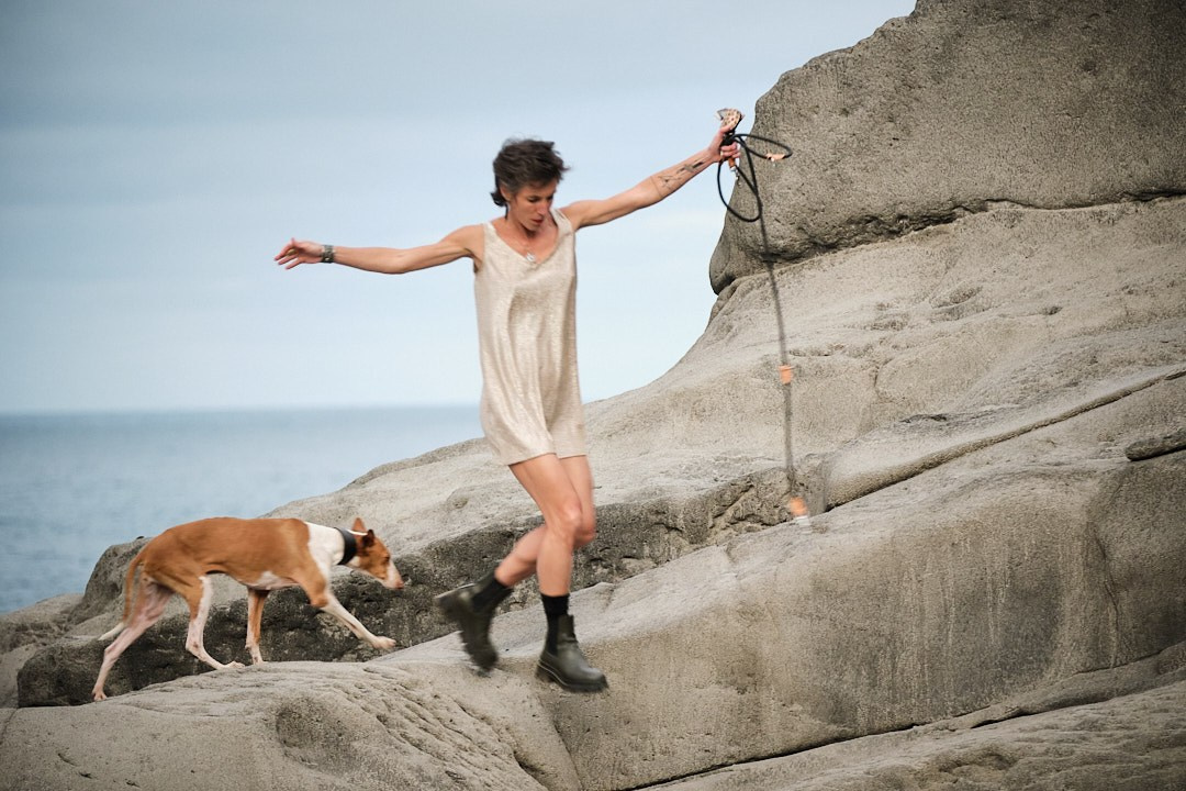 Retratos con Fortaleza: Tres Mujeres, Tres Historias de Superación