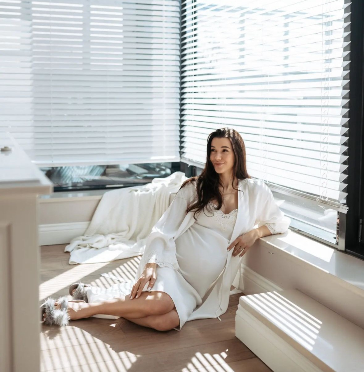 At-Home Maternity Photoshoot Guide | Bay Area Photographer Iryna Rakivnenko. Maternity, newborn photographer in the Bay Area|Iryna Rakivnenko