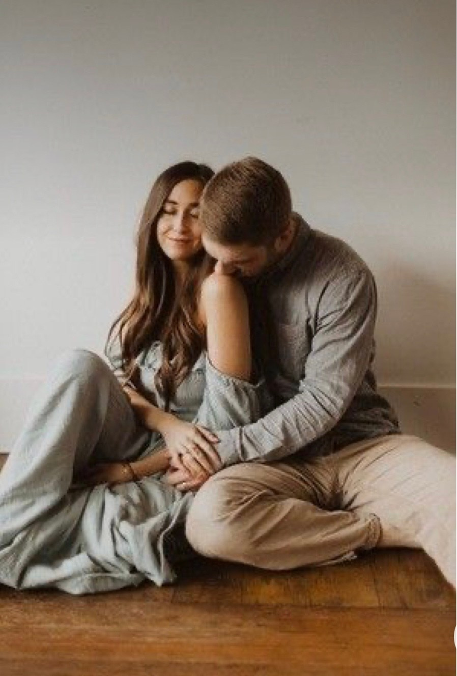 At-Home Maternity Photoshoot Guide | Bay Area Photographer Iryna Rakivnenko. Maternity, newborn photographer in the Bay Area|Iryna Rakivnenko