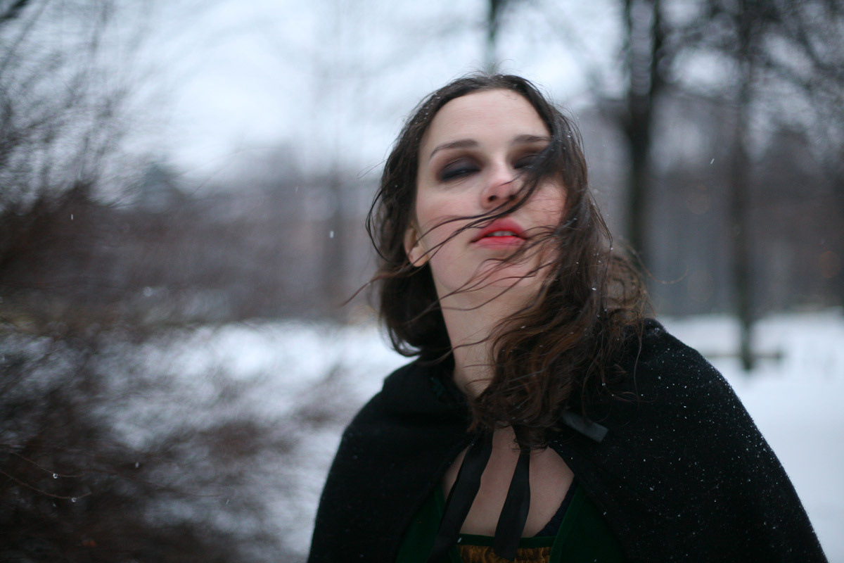 Люда и яблоки старой зимы. Виктория Дини. Арт-фотография