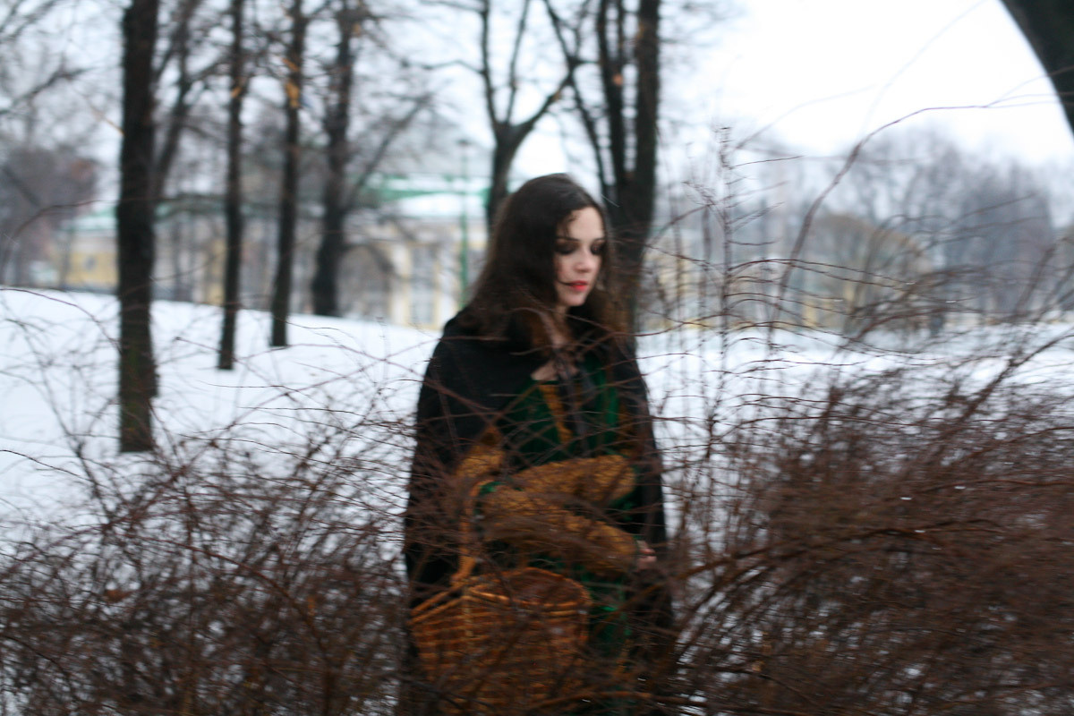 Люда и яблоки старой зимы. Виктория Дини. Арт-фотография