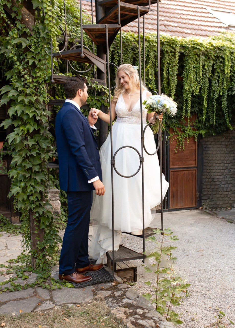 Svatební tým — svatební fotograf a kameraman. Dana Lišková — Empatická fotografka | Introspektivní umělkyně | Neurodivergentní koučka| Zakladatelka Artepy.cz