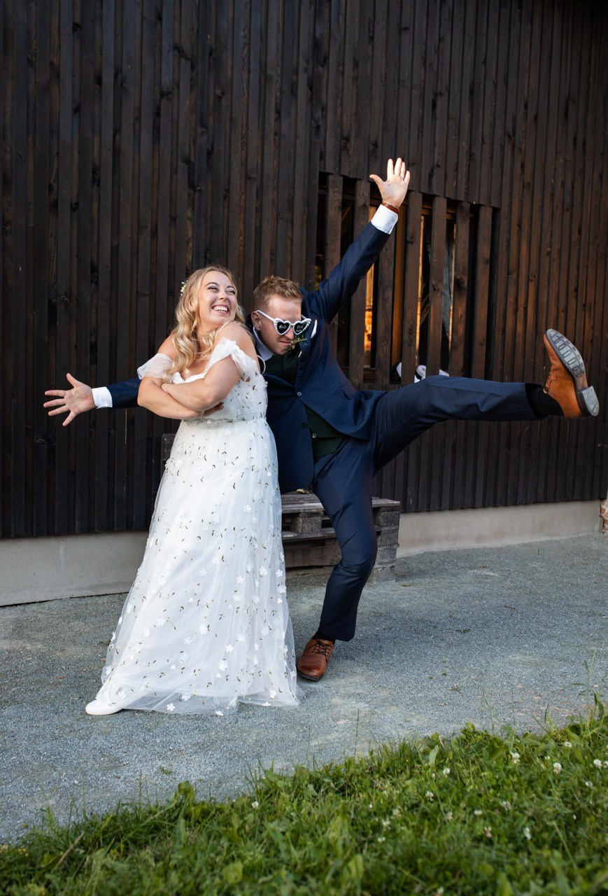 Svatební tým — svatební fotograf a kameraman. Dana Lišková — Empatická fotografka | Introspektivní umělkyně | Neurodivergentní koučka| Zakladatelka Artepy.cz