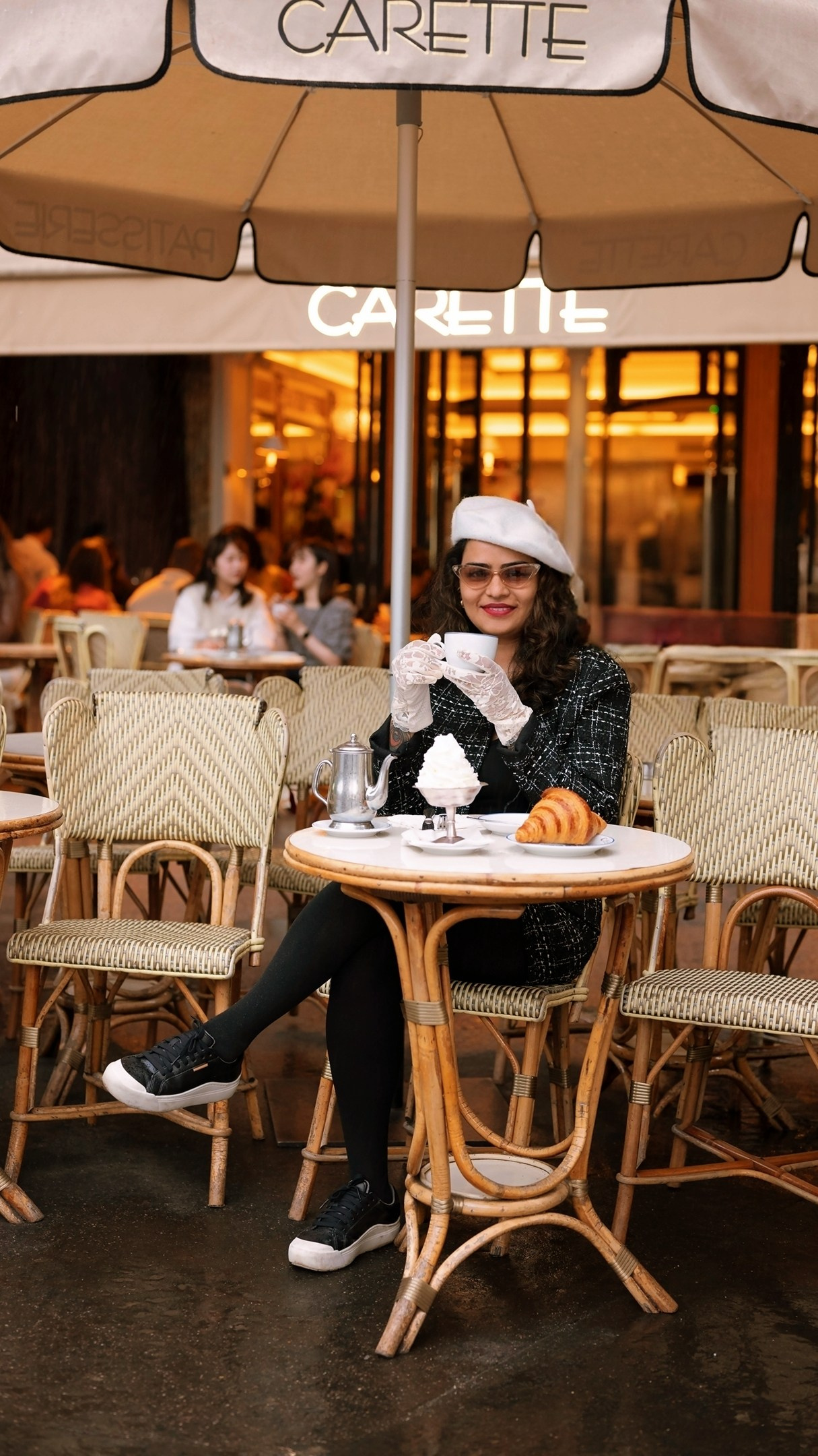 Street photoshoot in Paris. Alina Tagzieva- a photograper in Paris