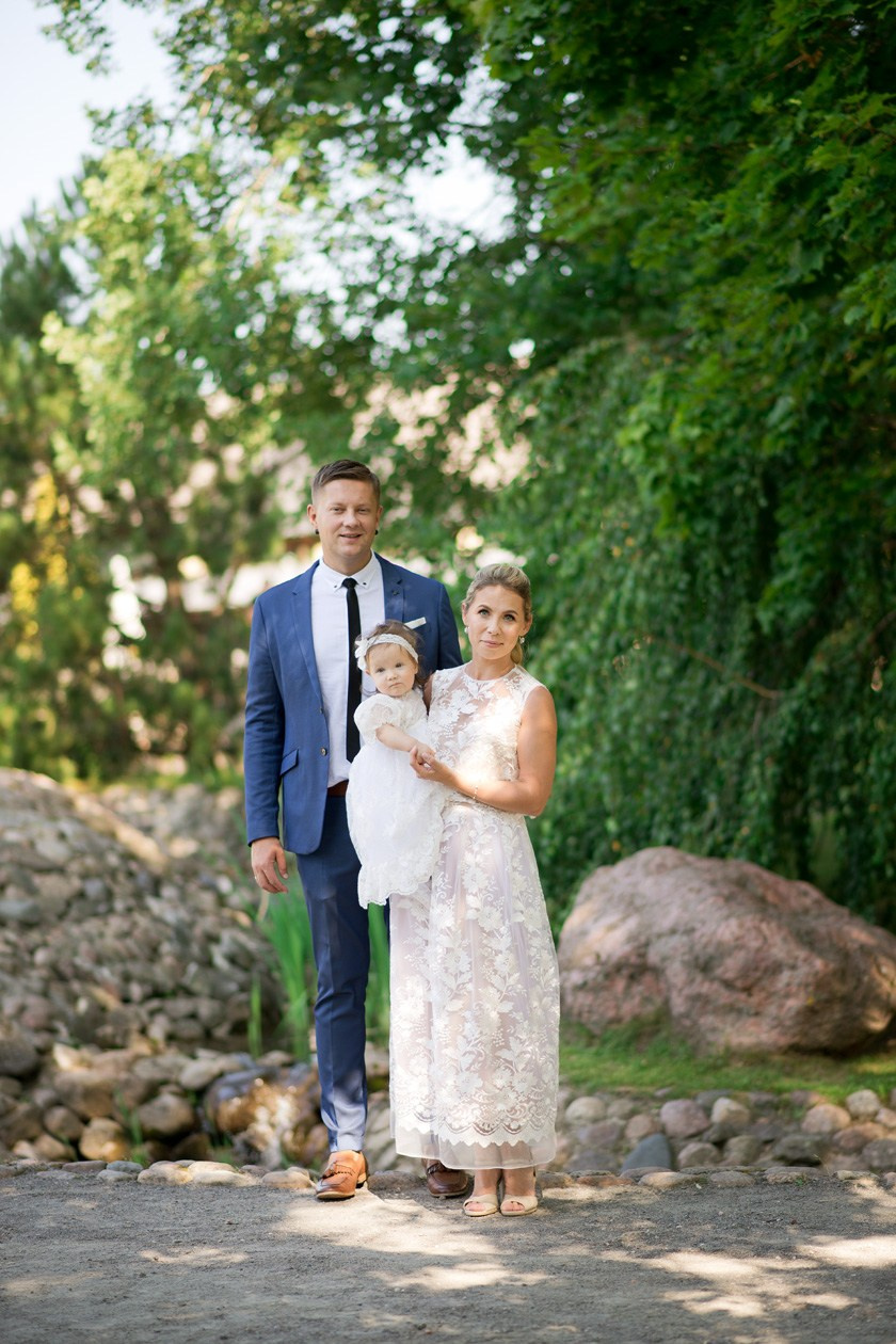 Krikštynos, krikštas, krikštynų fotosesija, ceremonija, bažnyčia krikštynų pasiruošimo fotografavimas. Krikštynų fotografas Vilnius Trakai kaina krikštynų fotografavimas fotografė personal.lt photogrpahy kainos šeima, vaikai profesionali natūrali meninė reportažinė klasikinė fotosesija, krikštynų fotosesija gamtoje