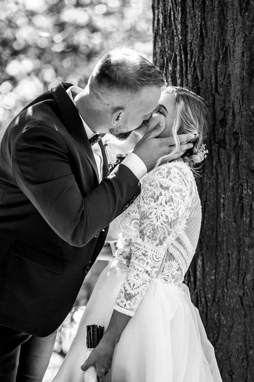 Svatební tým — svatební fotograf a kameraman. Dana Lišková — Empatická fotografka | Introspektivní umělkyně | Neurodivergentní koučka| Zakladatelka Artepy.cz