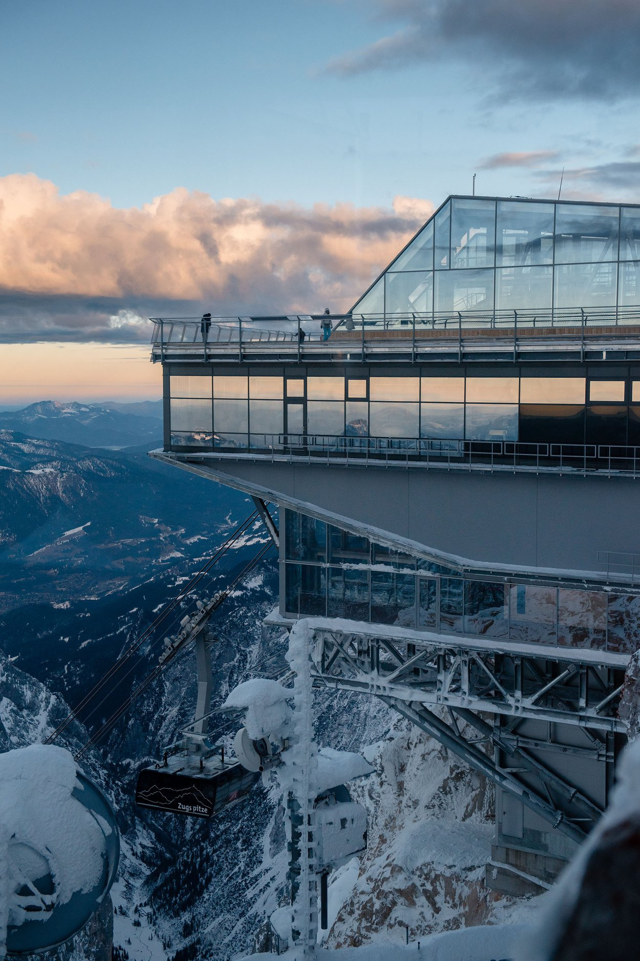 Neuschwanstein I Highline179 I Zugspitze