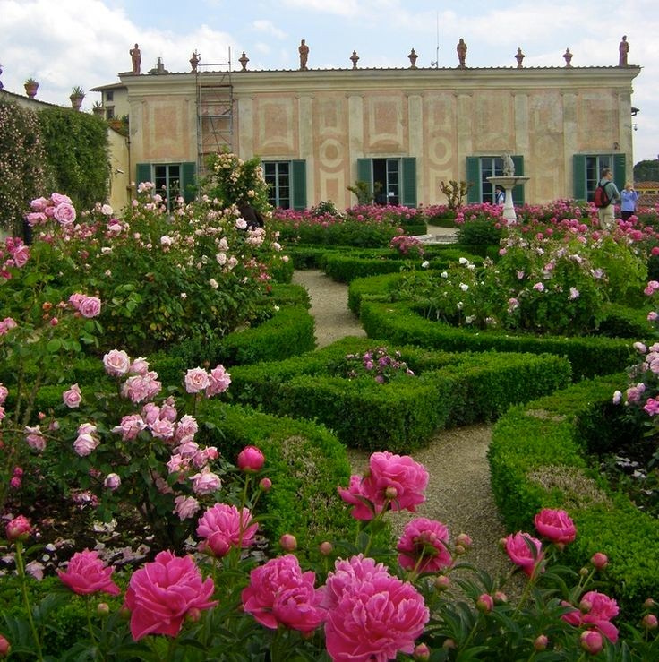 Locations Florence. Wedding and elopement photographer Italy Tuscany Como Milan Pavia Marija Galaka