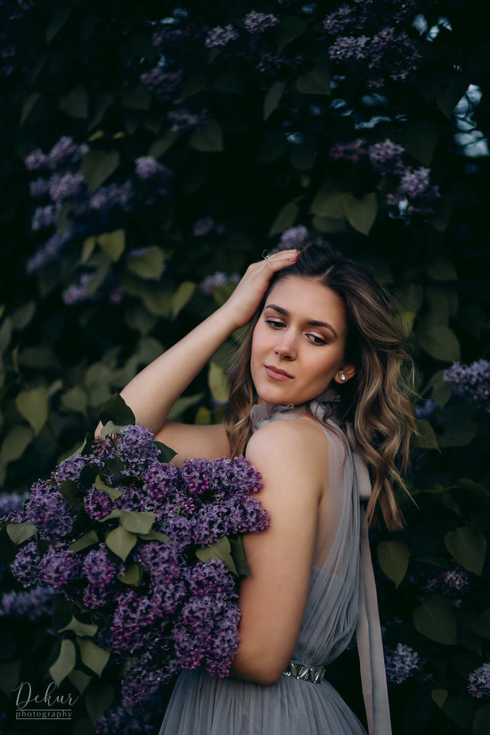 Fotoshooting im Flieder in Bad Rappenau. Frauen Fotografie in Heilbronn, Stuttgart, Heidelberg, Öhringen.