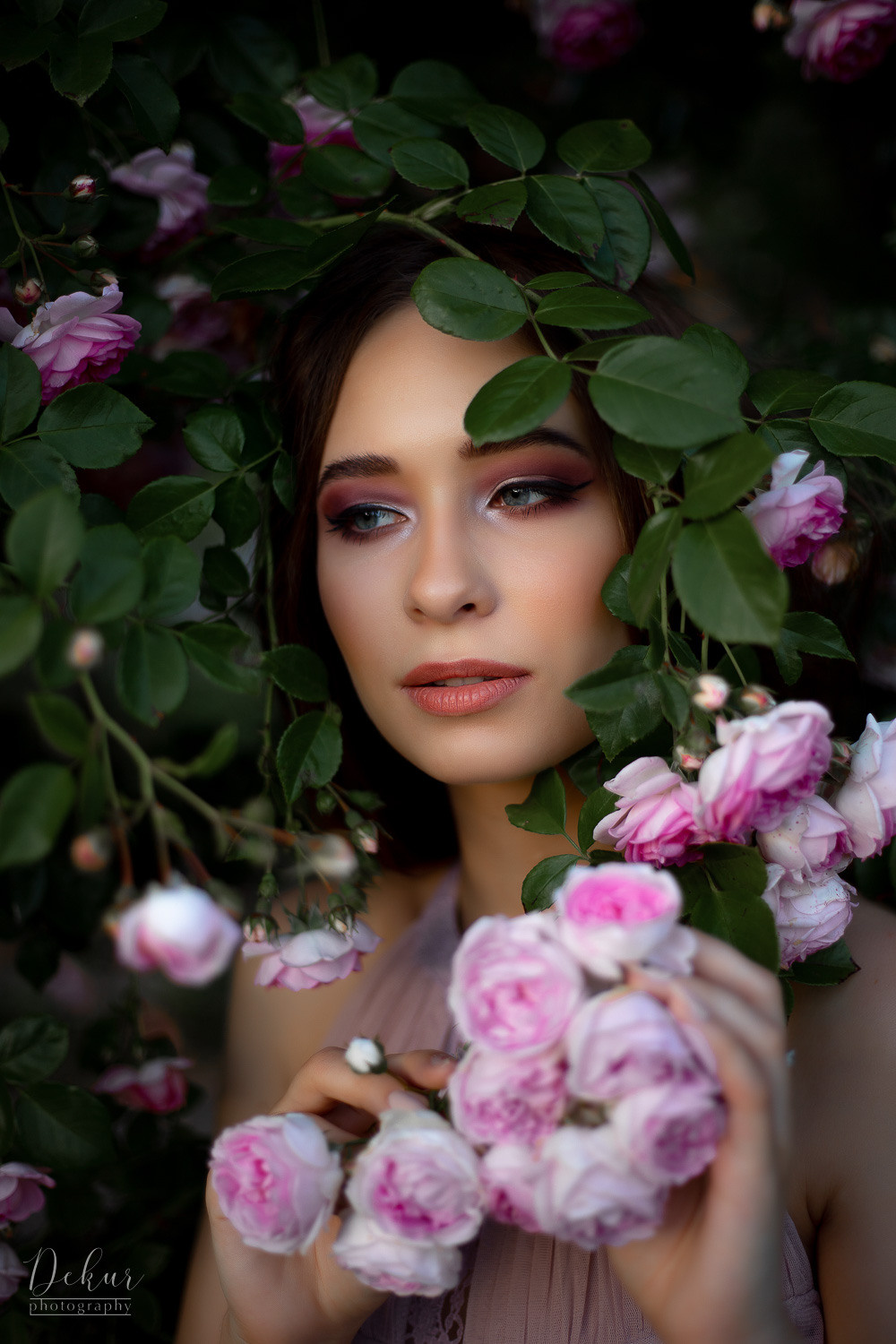 Outdoor Fotoshooting im Rosen in Heilbronn / Wertwiesenpark. Frauen Fotografie in Heilbronn, Stuttgart, Heidelberg, Öhringen.