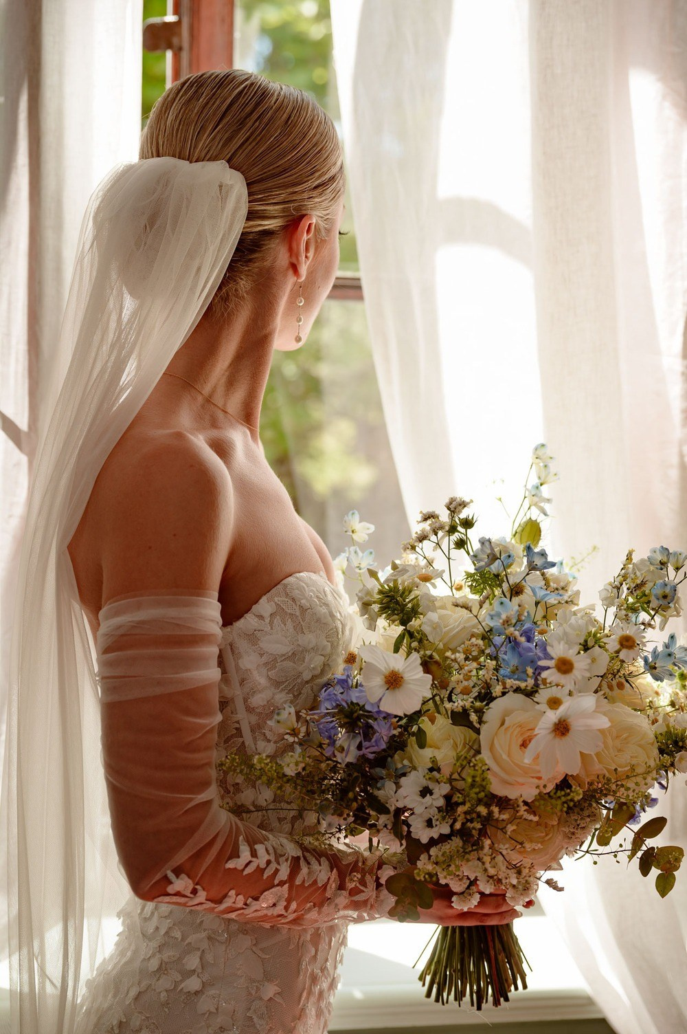 Getting ready bridal details at Tuscany villa wedding