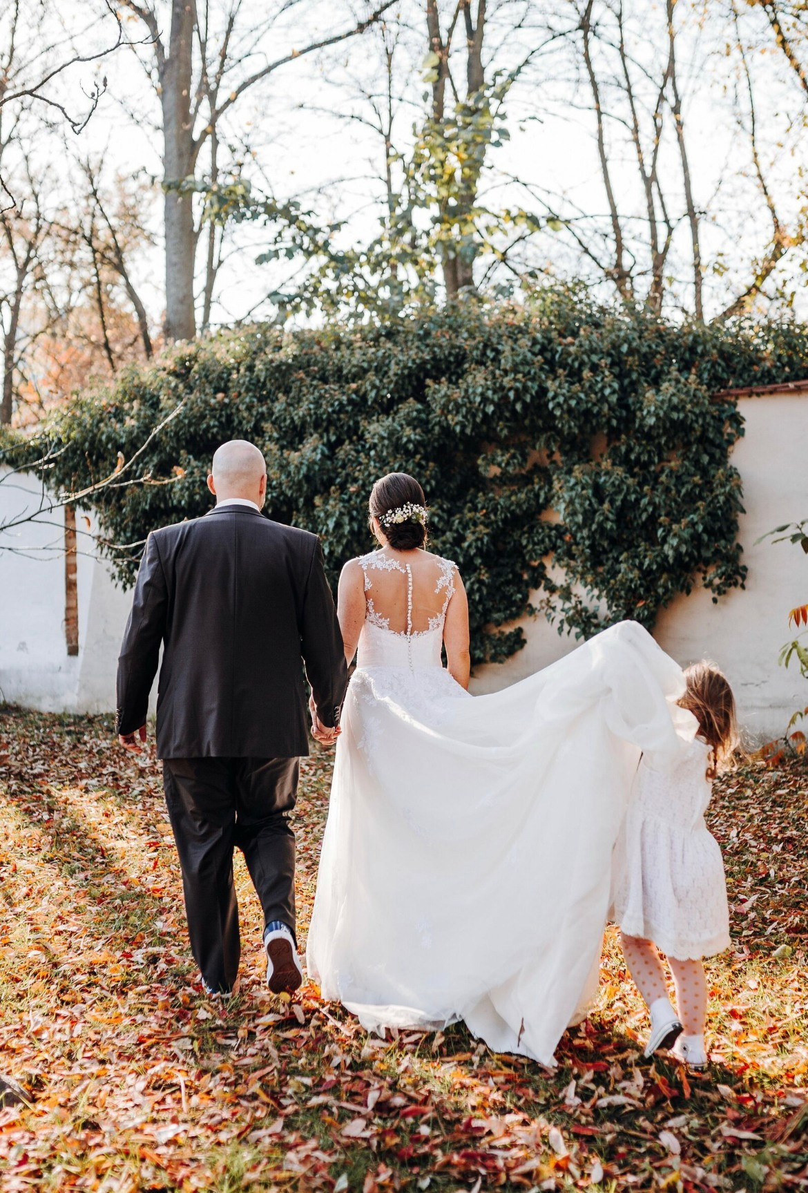 Rustikale Hochzeit mit dem Bulli Bus. Hochzeitsfotografie in Berlin Nataliia Schütze
