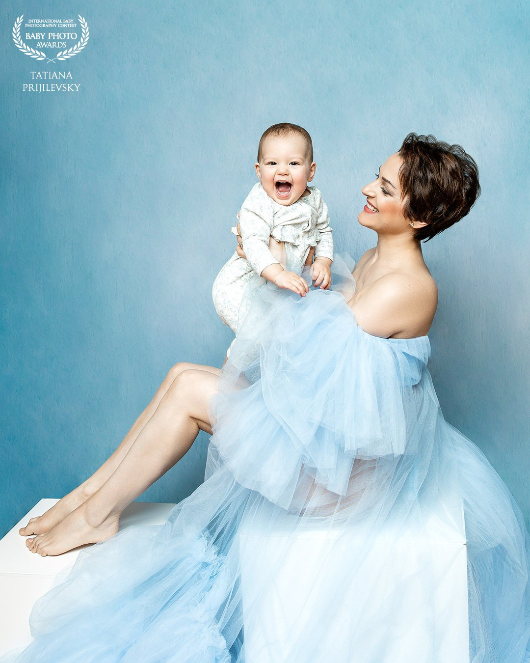 Contact. I am a portrait photographer, creating portraits at all stages of your life! Welcome to my studio in Westmount, Quebec