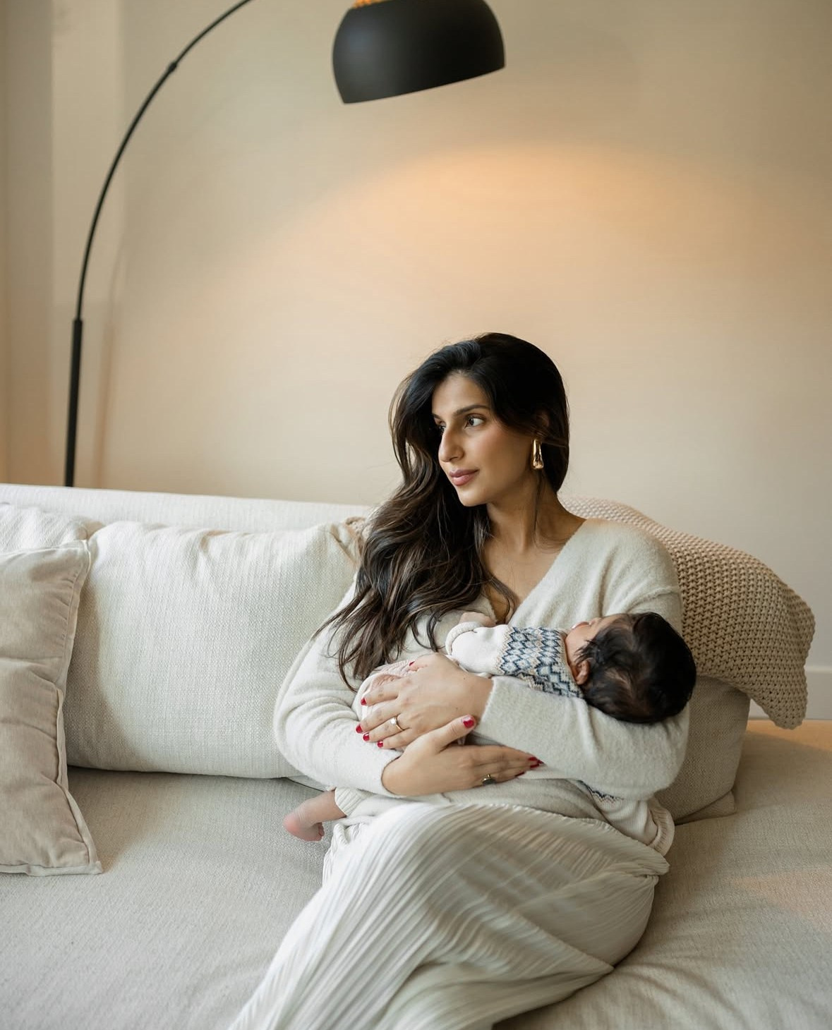 At-Home Maternity Photoshoot Guide | Bay Area Photographer Iryna Rakivnenko. Maternity, newborn photographer in the Bay Area|Iryna Rakivnenko