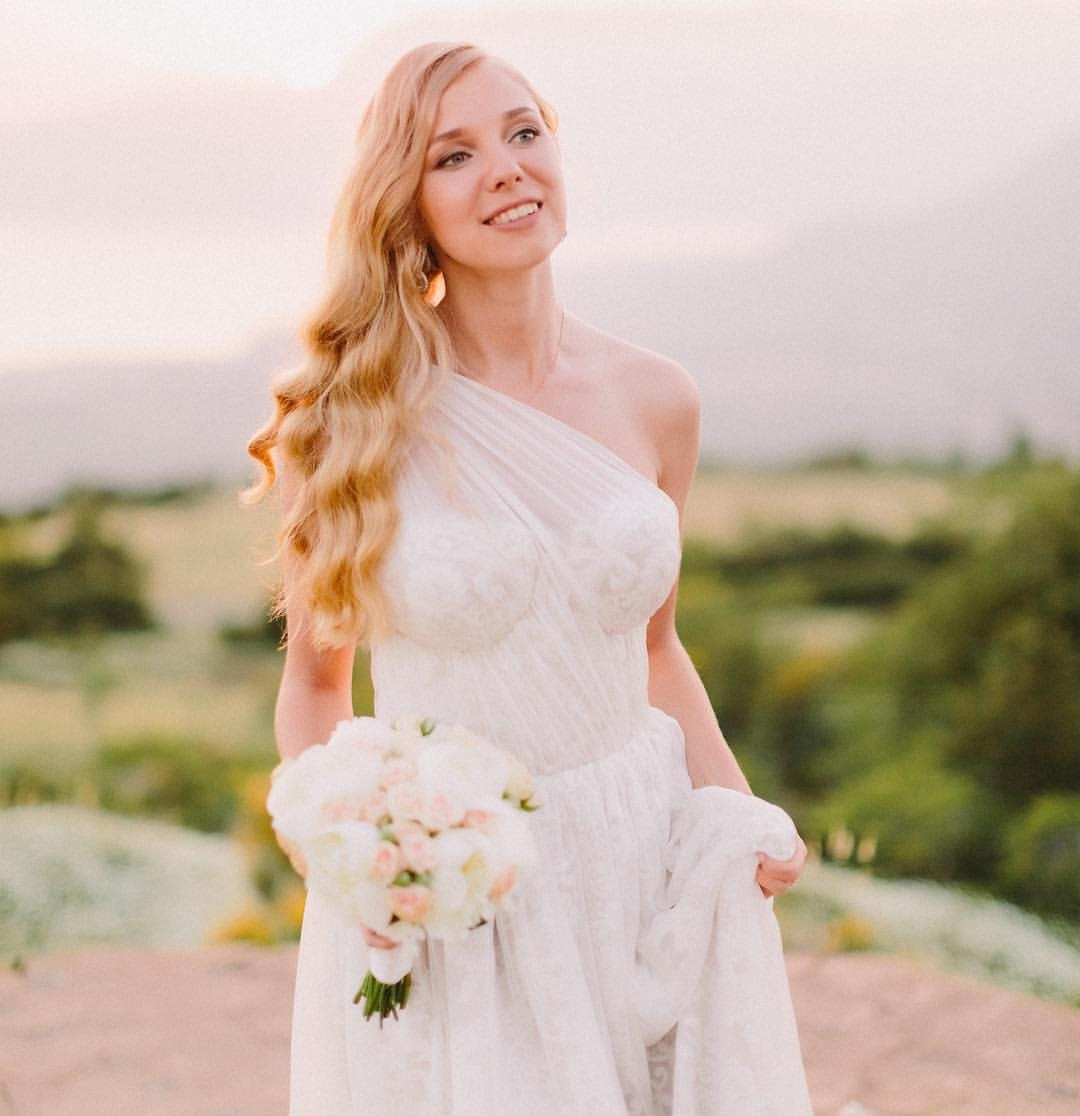 Wedding makeup artist hairdresser in Montenegro. Makeup artist and hairdresser in Montenegro Nadia Lia