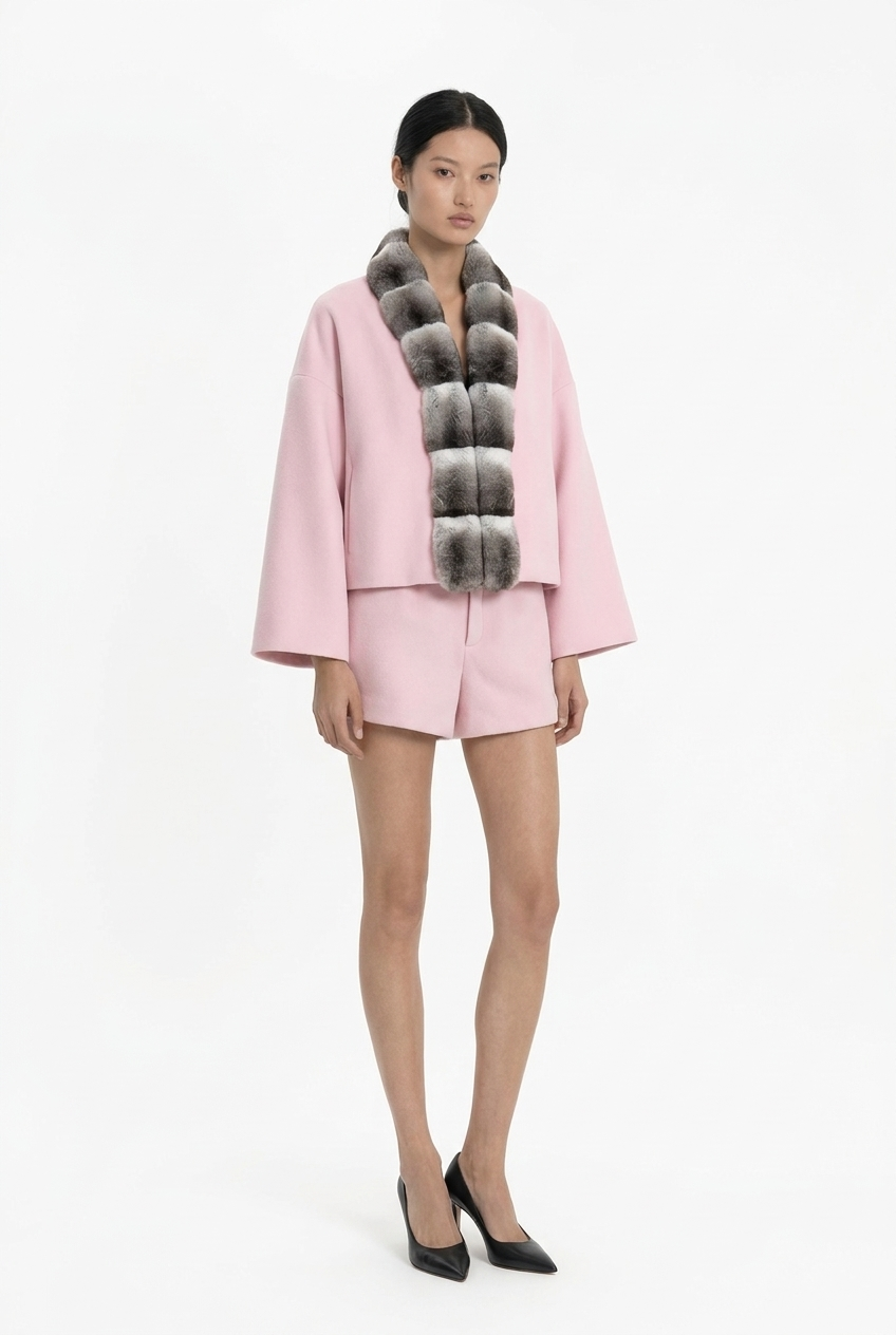 Ten coats and three hats: the plan changed in the first hour | Fashion project