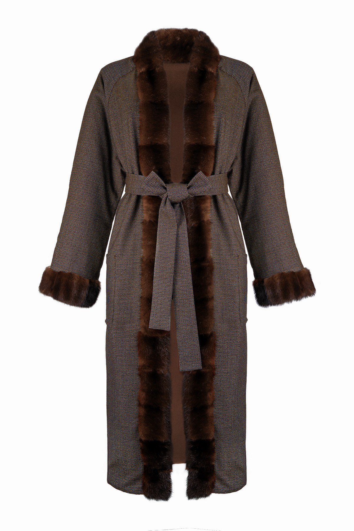 Ten coats and three hats: the plan changed in the first hour | Fashion project