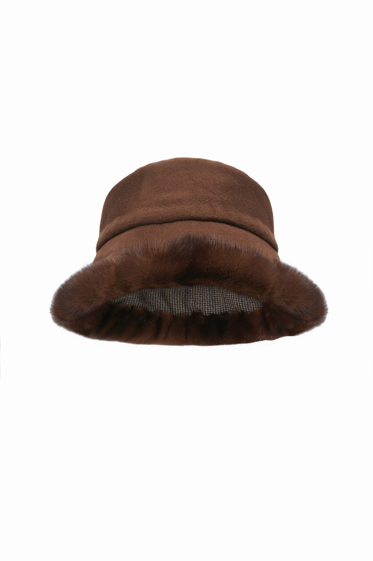 Ten coats and three hats: the plan changed in the first hour | Fashion project