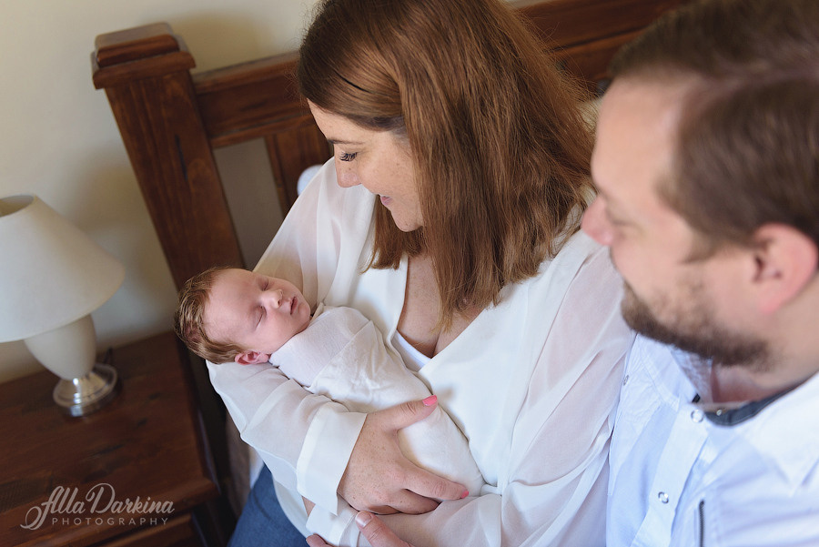 Newborn session price guide. Newborn and family photographer. Hills District. Sydney