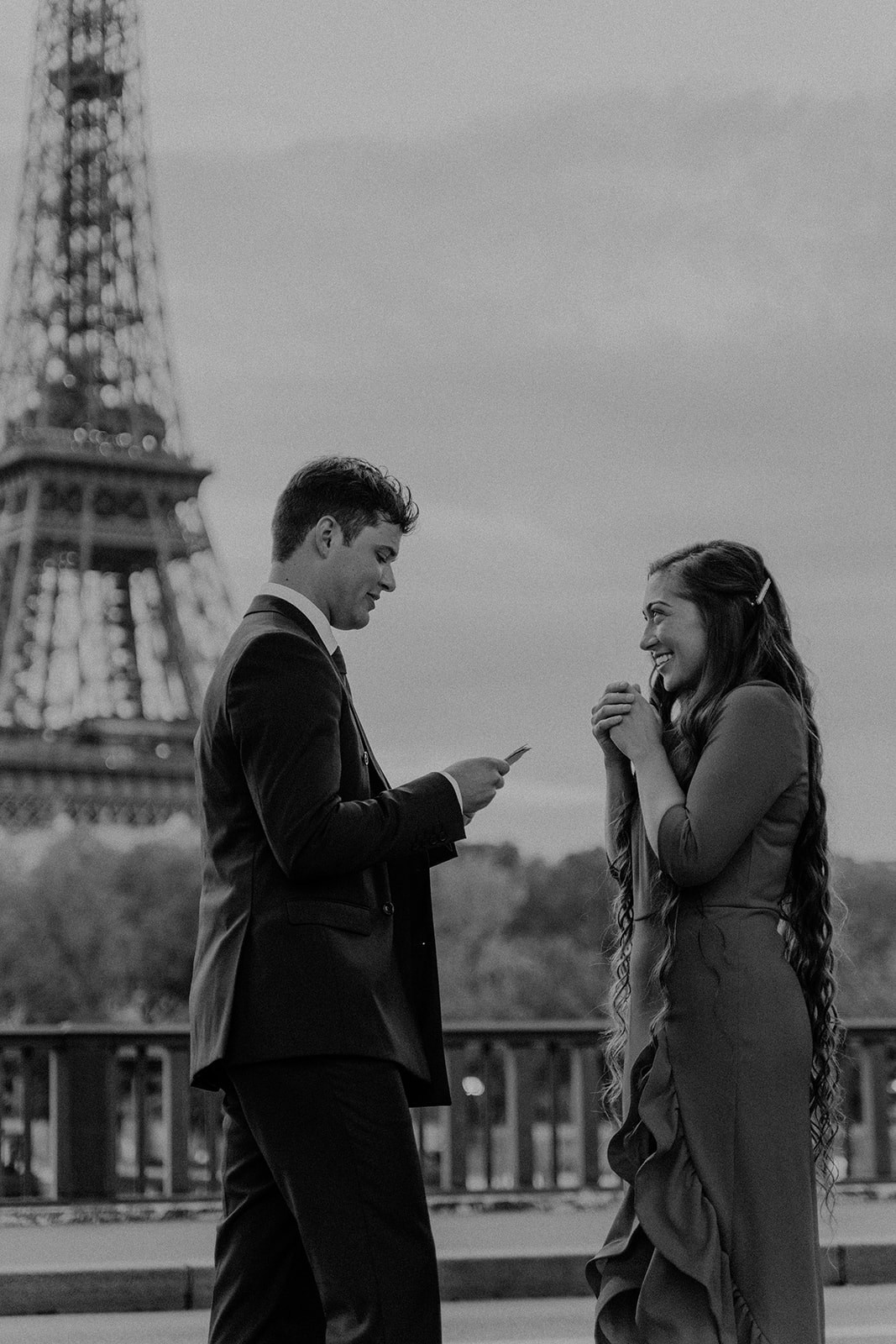 Proposal photo-shoot. Photographer in Paris Yulia Shkadina | Couples, engagement, pre-wedding, individual photo-shoots in Paris at the best locations