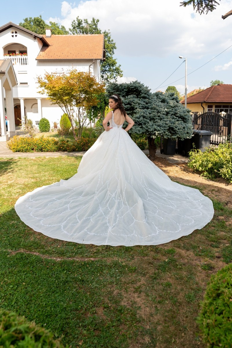 Mlada u vjenčanici, profesionalni fotograf za vjenčanja Bijeljina