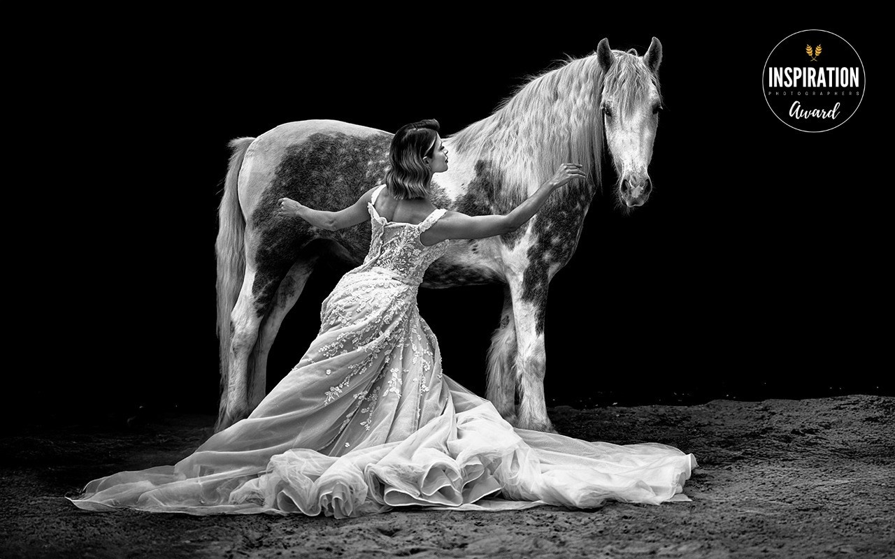 novias-diferentes-en-caballo