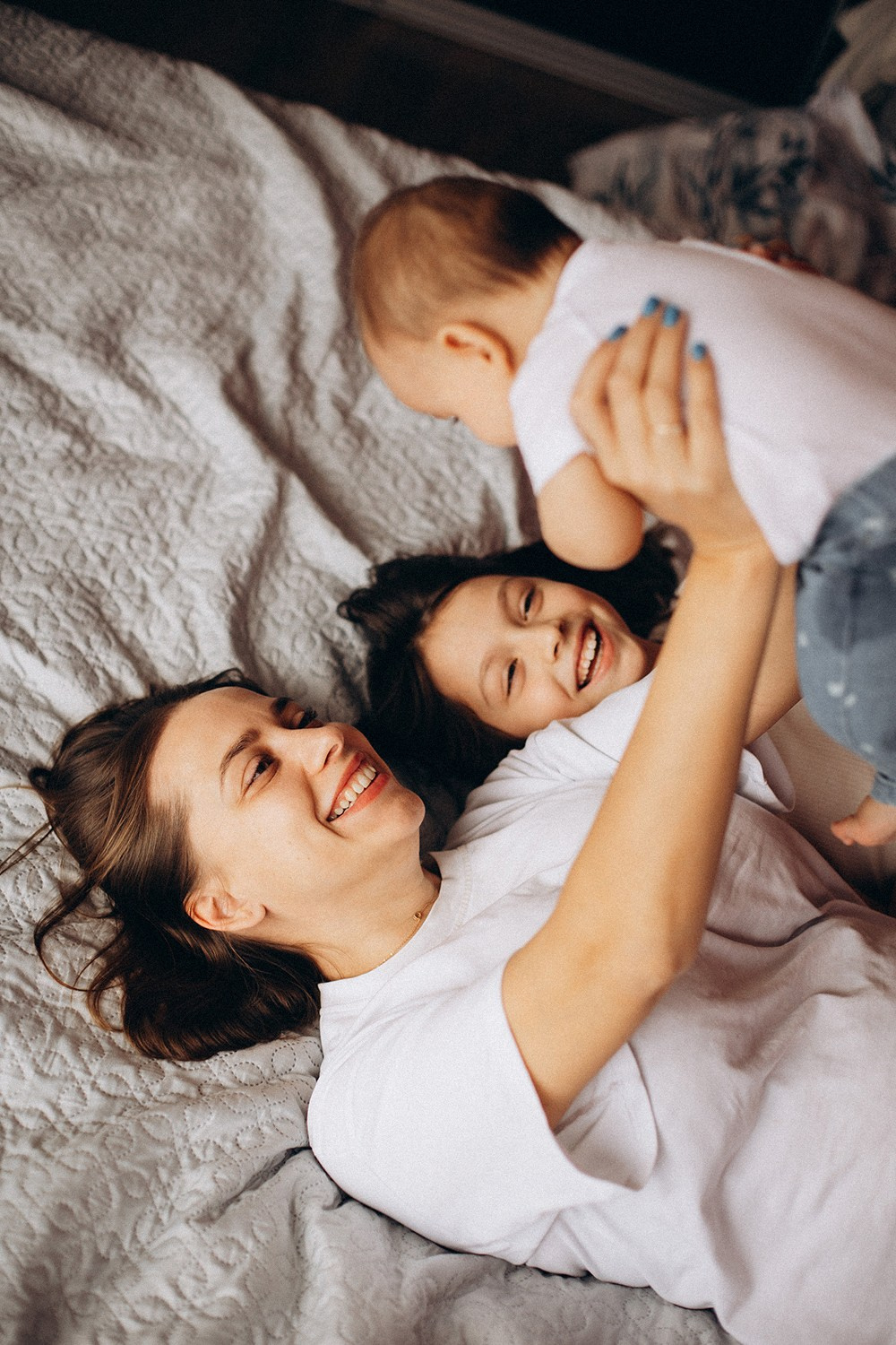 Фотосессия мамы и любимых дочек в домашней атмосфере. Family and Individual Photographer in Vilnius Elena Raduke