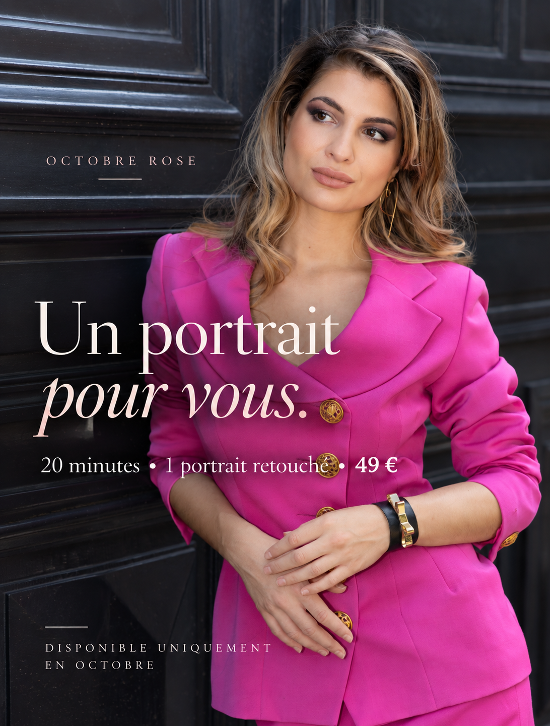 Portrait femme en veste rose réalisé par une photographe dans le Tarn pour Octobre Rose