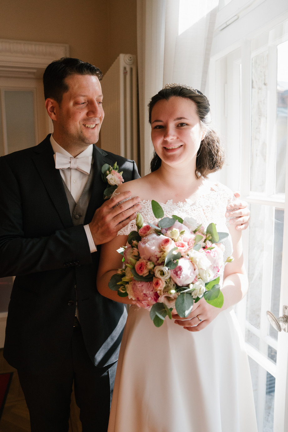 Hochzeitsfotograf im Standesamt Schloss Suresnes, München. Inna Zaytseva Photography | Fotografin in München | Content Creation