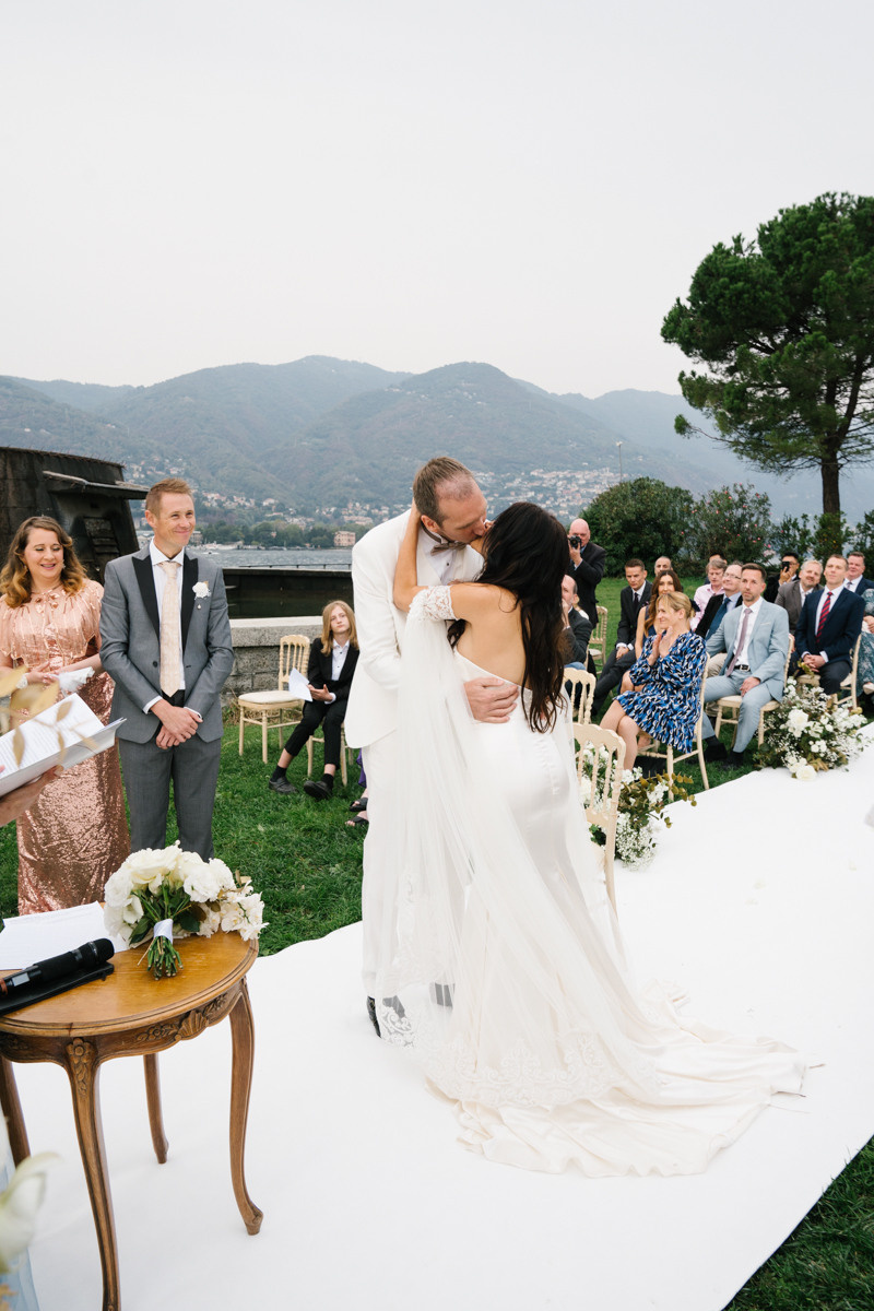 Hochzeitsfotograf über inspirierende Hochzeit am Comer See. Inna Zaytseva Photography | Fotografin in München | Content Creation