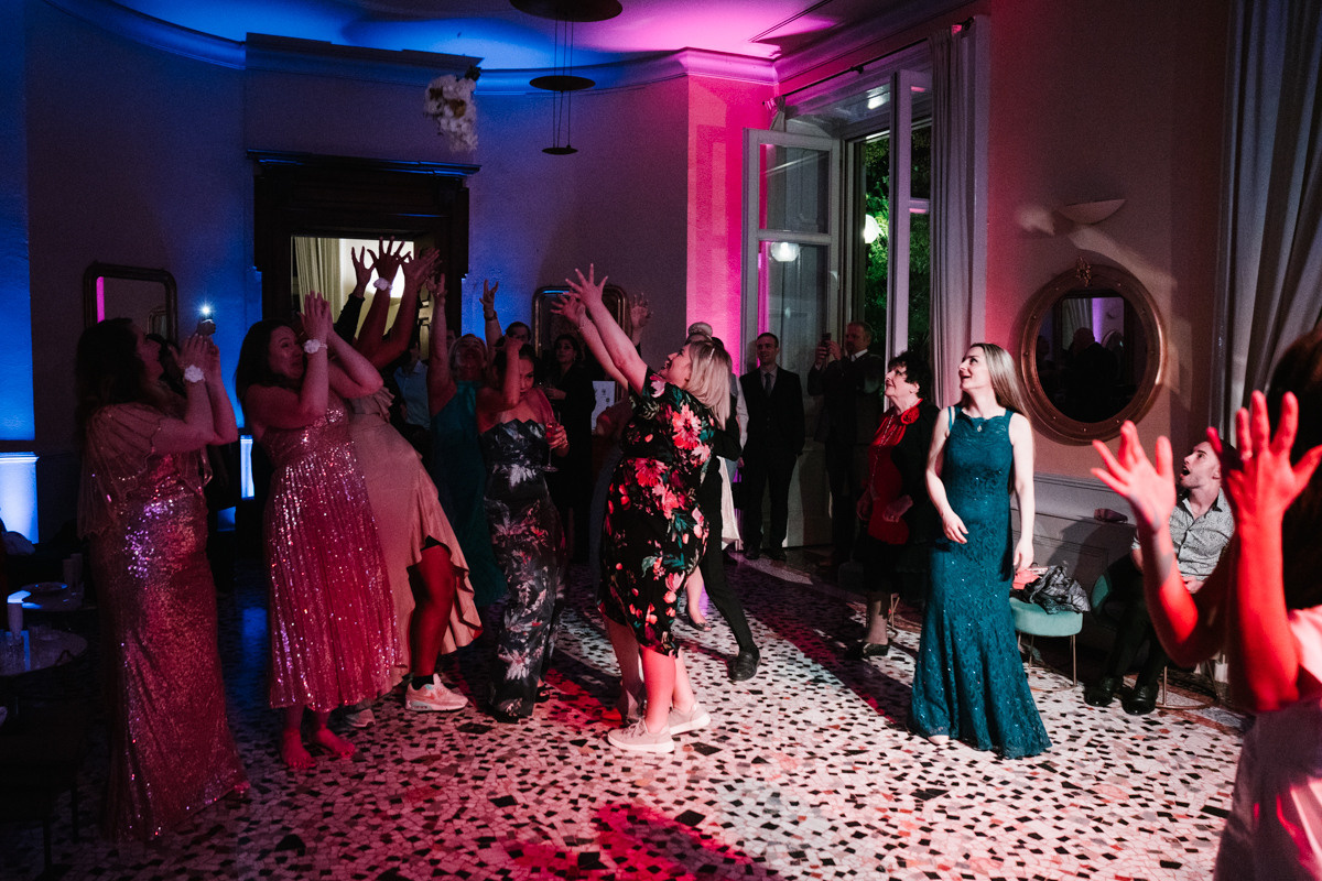 Hochzeitsfotograf über inspirierende Hochzeit am Comer See. Inna Zaytseva Photography | Fotografin in München | Content Creation