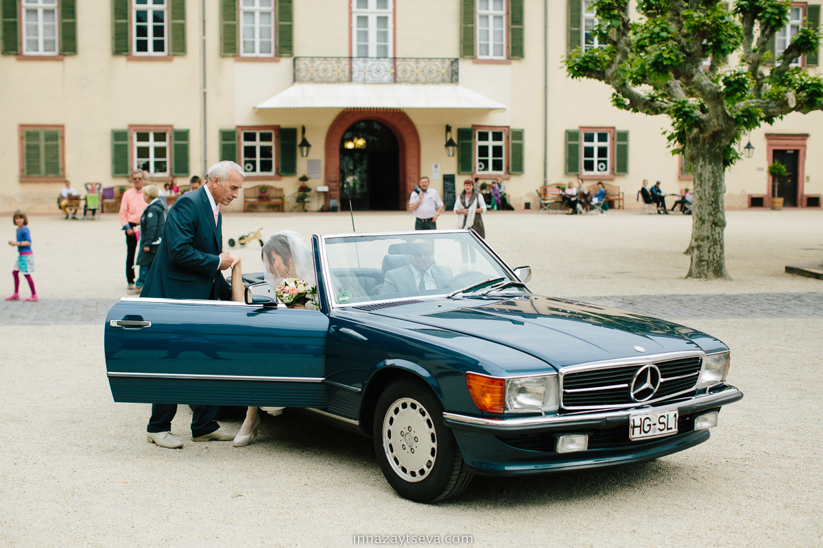 wedding vintage car during wedding day in Bad Homburg, Frankfurt area
