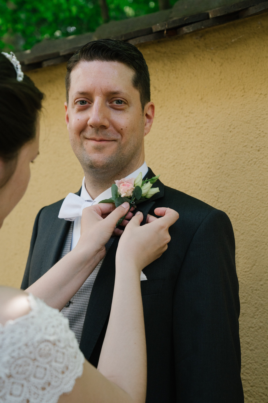 Hochzeitsfotograf im Standesamt Schloss Suresnes, München. Inna Zaytseva Photography | Fotografin in München | Content Creation