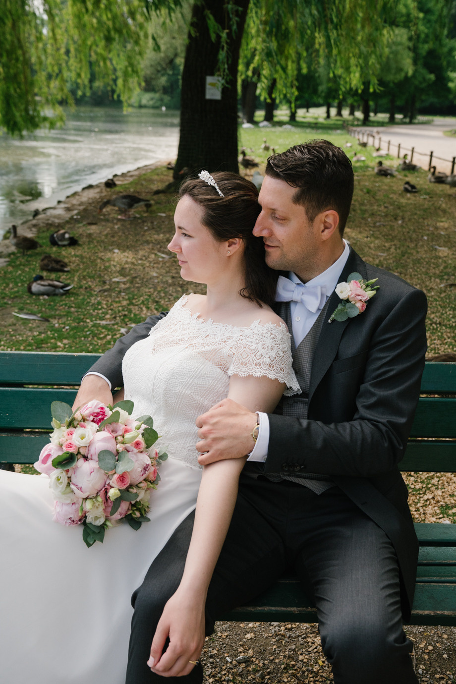 Hochzeitsfotograf im Standesamt Schloss Suresnes, München. Inna Zaytseva Photography | Fotografin in München | Content Creation