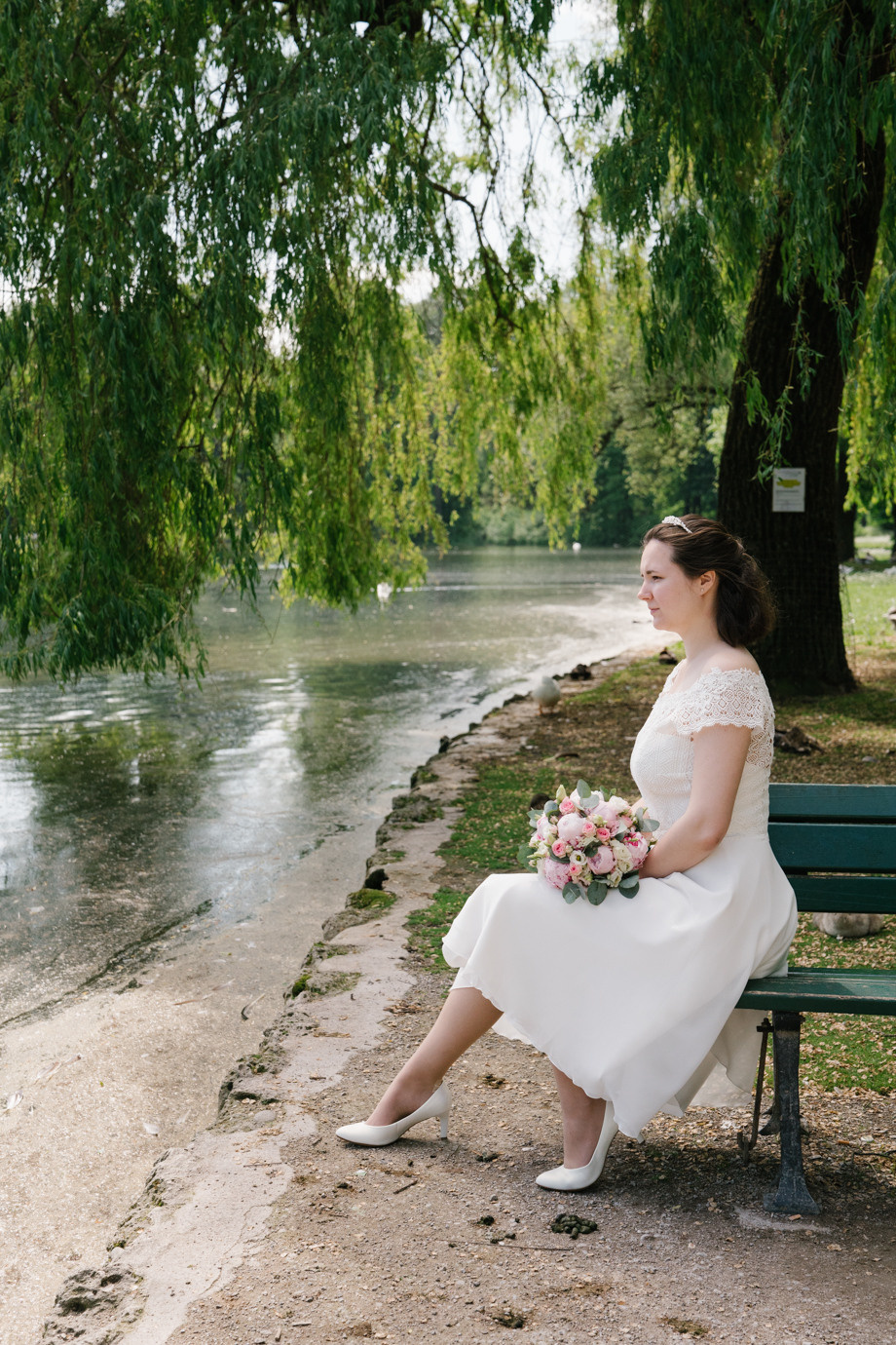 Hochzeitsfotograf im Standesamt Schloss Suresnes, München. Inna Zaytseva Photography | Fotografin in München | Content Creation