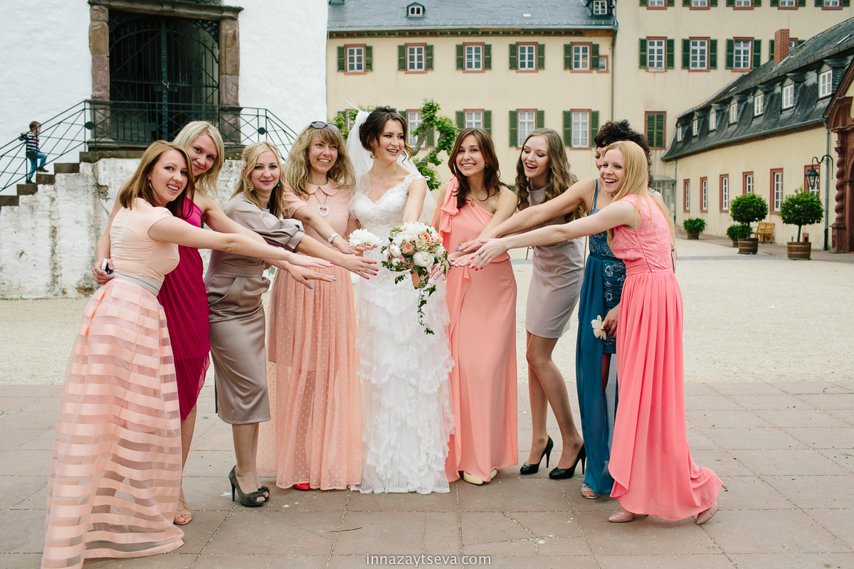 Bridesmaids during the wedding day posing for wedding photographer in Bad Homburg