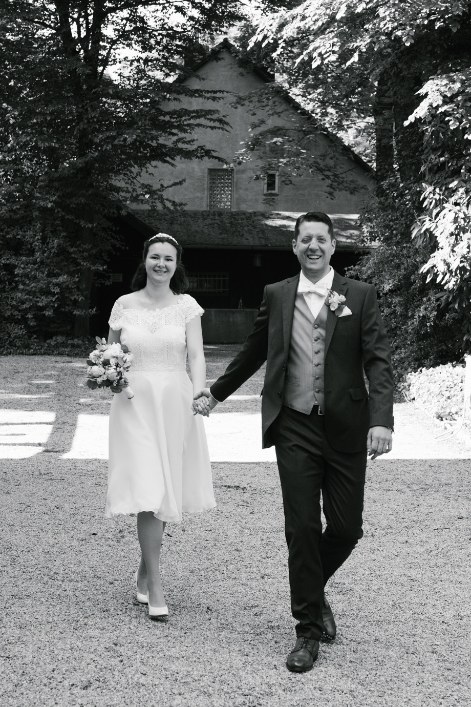 Hochzeitsfotograf im Standesamt Schloss Suresnes, München. Inna Zaytseva Photography | Fotografin in München | Content Creation