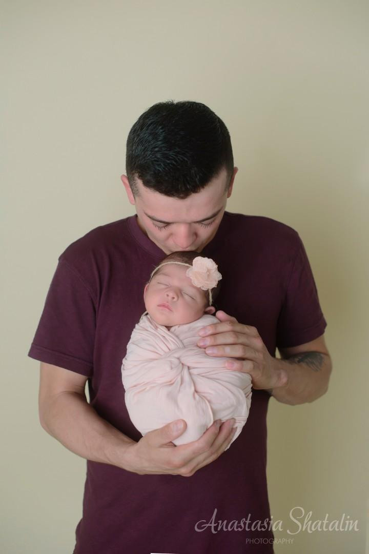 What is a good time to make newborn pictures?. Family photographer in Roseville, Rocklin, Folsom, Sacramento