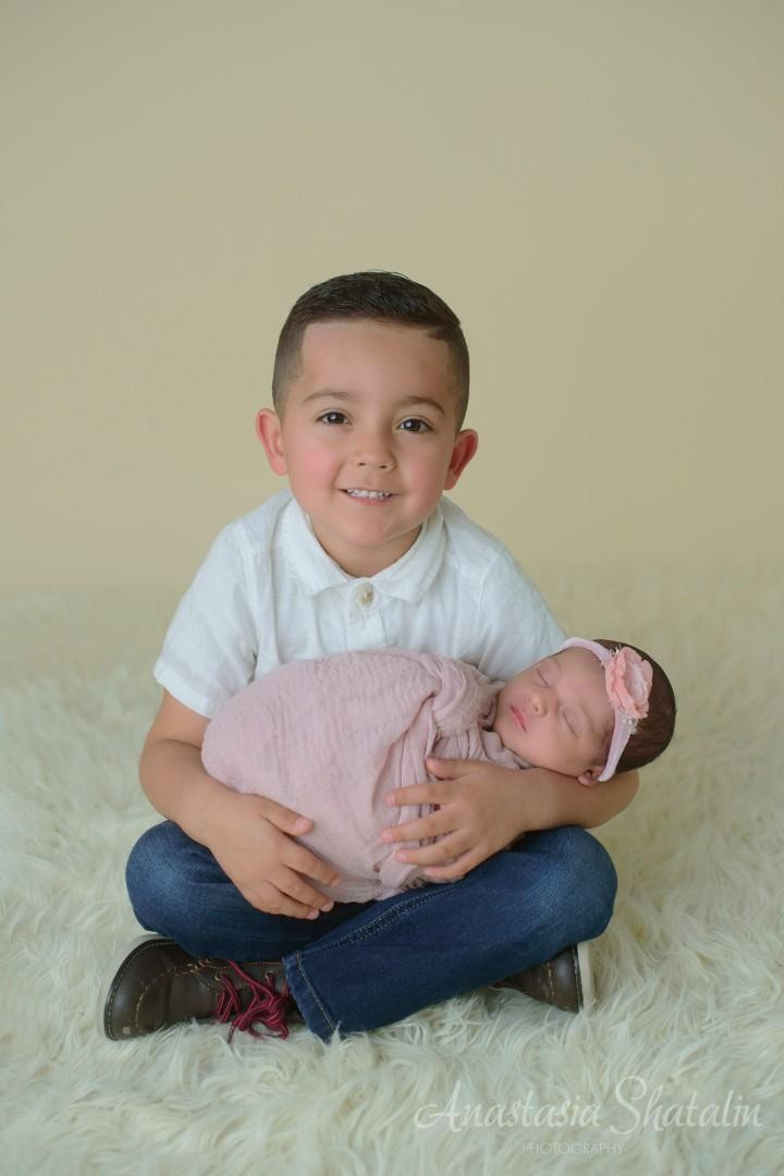 What is a good time to make newborn pictures?. Family photographer in Roseville, Rocklin, Folsom, Sacramento