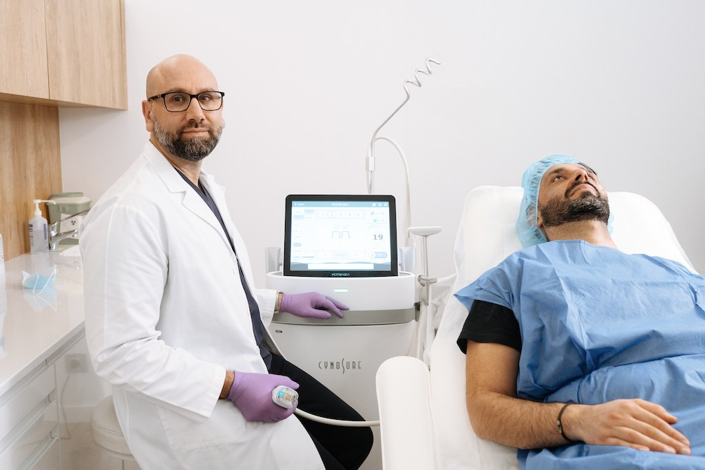 Фотосъёмка для частной клиники в Москве | Портреты врачей и рабочих процессов. Портретный фотограф в Москве — личные и бизнес-задачи | Денис Карелов