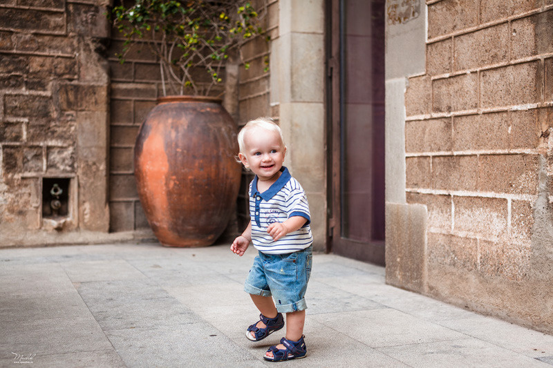 Sesión de fotos familiares en Barcelona. Fotógrafo en Barcelona  Maslik Yulia