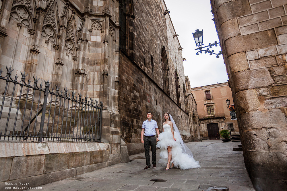 Sesión de fotos de boda en el puerto de Barcelona. Fotógrafo en Barcelona  Maslik Yulia