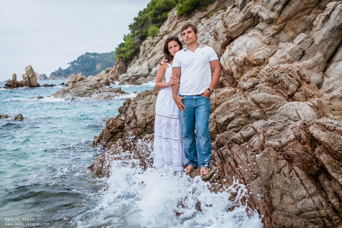 Sesión de fotos de mar en Tossa de Mar. Fotógrafo en Barcelona  Maslik Yulia