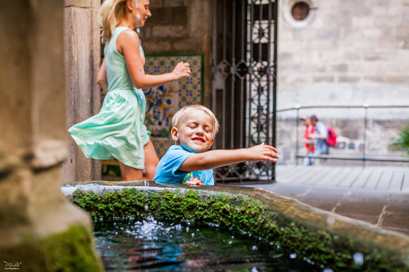 Perky sesión de fotos familiares en Barcelona. Fotógrafo en Barcelona  Maslik Yulia